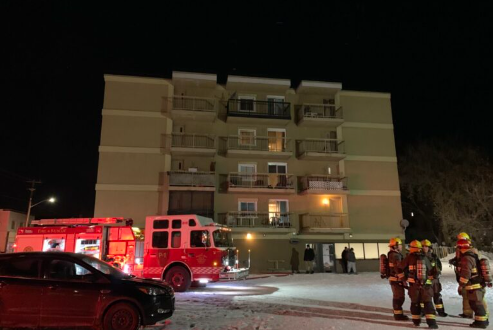 Heavy smoke but no injuries after apartment fire