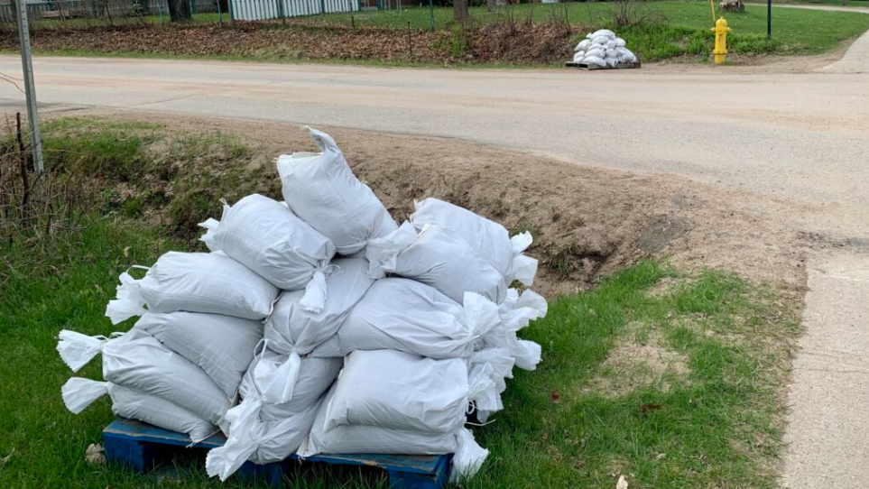 Solid rock berm being built to protect from flooding in Mattawa