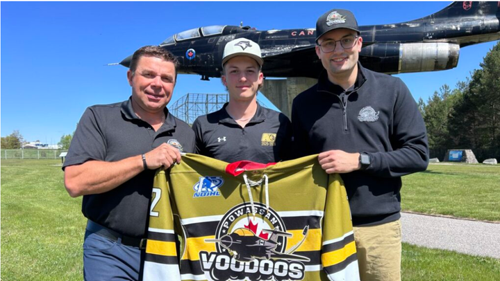 Trappers goalie signs in Powassan